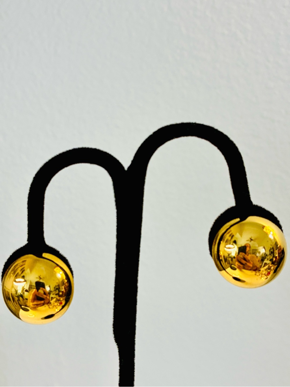VTG JOAN RIVERS Gold Spherical Domed Clip On  Earrings Lightweight Easy
